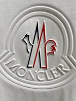 [ Moncler ] (Moncler) Embroidered chest half sleeve T-shirt for both men and women - Image 3